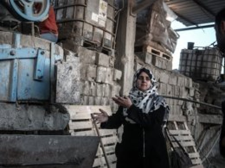 Gazze'de 'yanmayan briket' üretildi