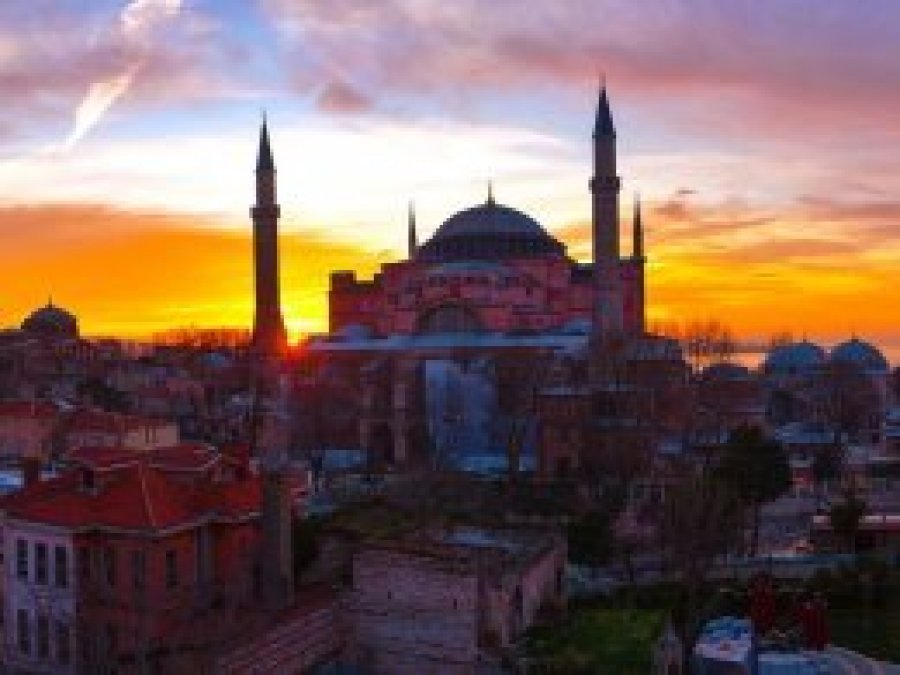 'Camiler İslam medeniyetinin simgelerindendir'