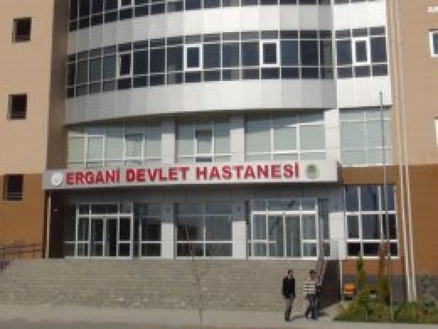 Ergani'de 30 öğrenci yemekten zehirlendi