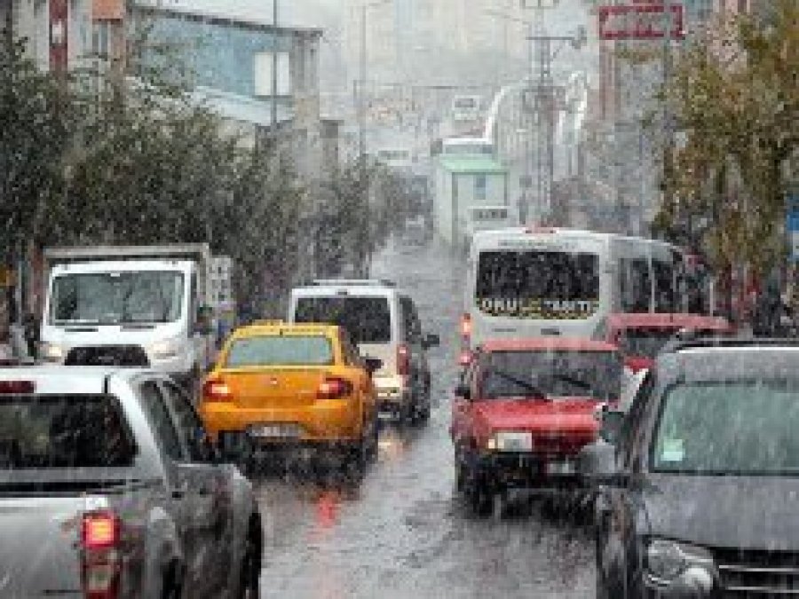 Ardahan kar yağışıyla beyaza büründü