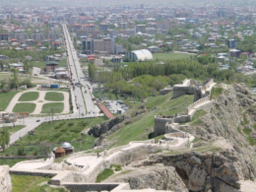 HÜDA PAR Van'da artan bar, pavyonlara dikkat çekti