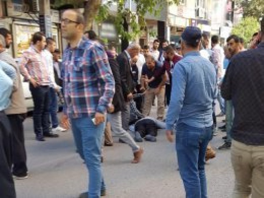 Resmi kuruma ait aracın çarptığı adam yaralandı