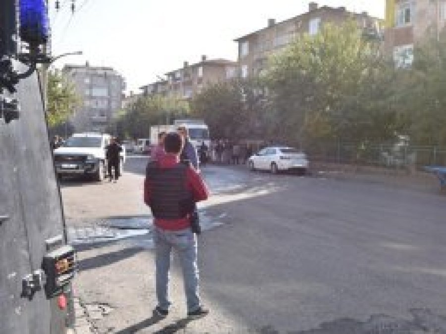 Diyarbakır'da bir Asker'e silahlı saldırı