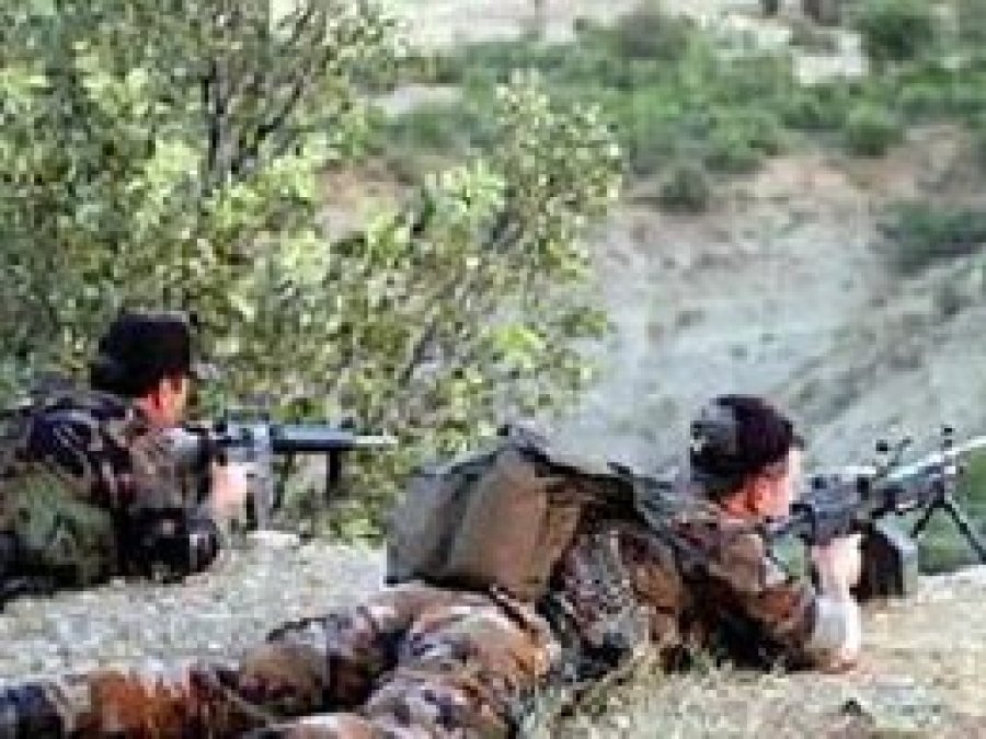 Hakkâri'de 2 asker ile 2 korucu öldü