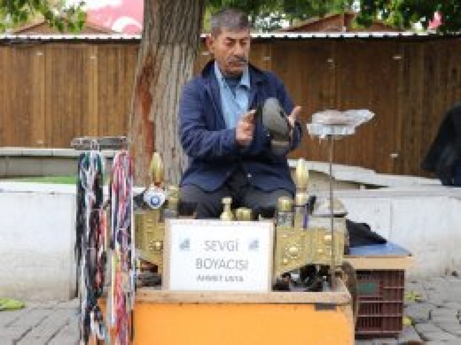 Tek geçim kaynağı 35 yıllık boya sandığı