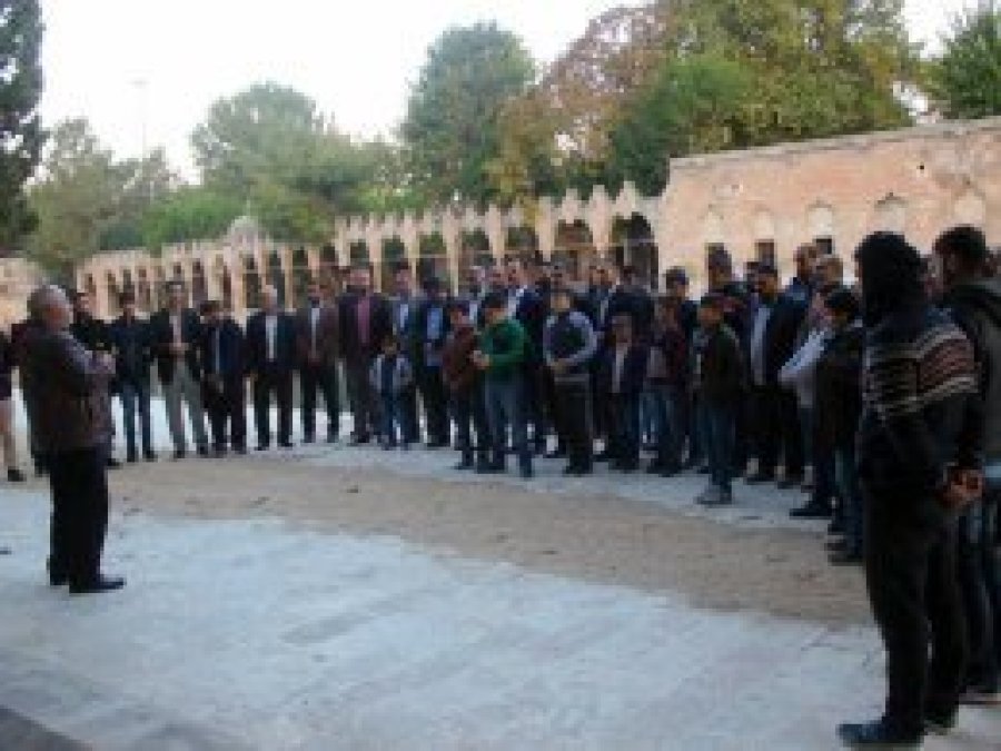 'Mezhepçilik ve ırkçılıktan uzak gençlik mumla aranır durumda'