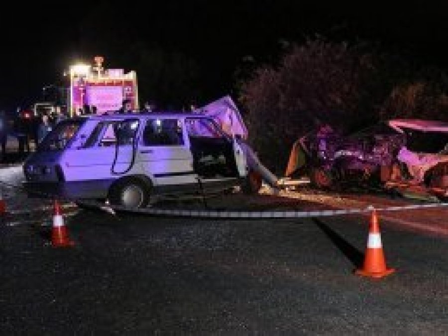 Denizli'de trafik kazası: 4 ölü, 4 yaralı