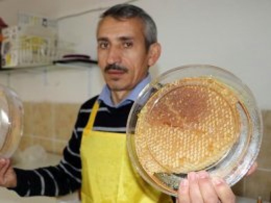 Ürettiği balla dünya üçüncüsü oldu