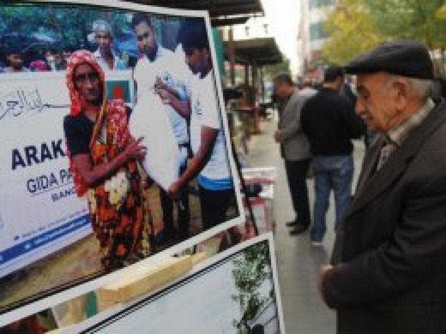 Resim sergisiyle Arakan'da yaşanan vahşet sergilendi