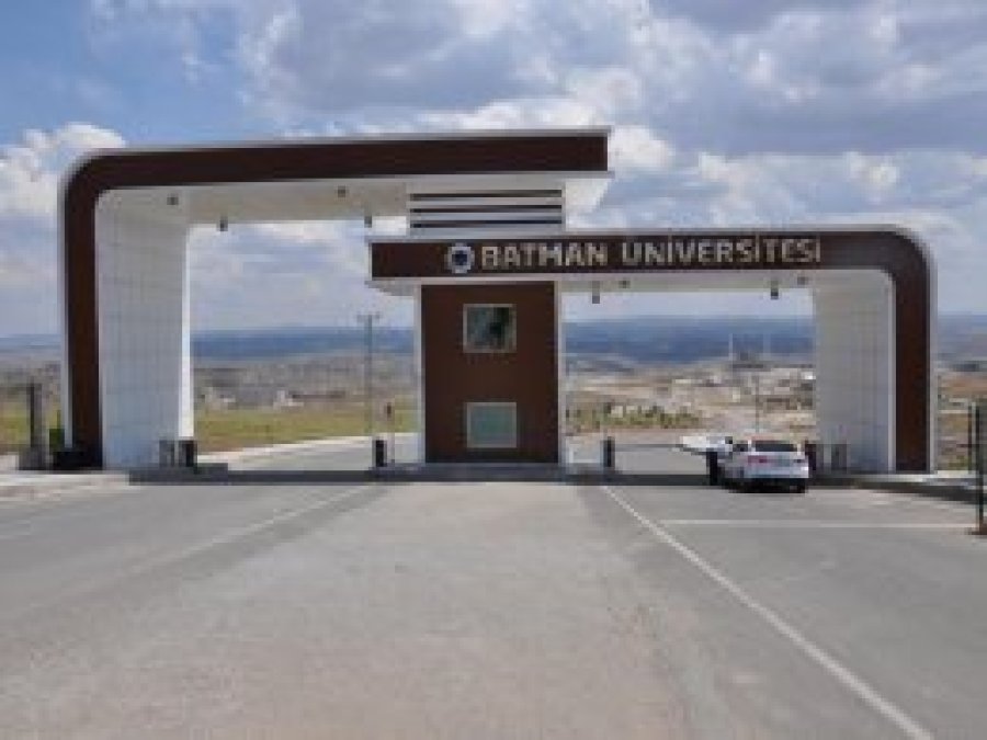 "İslami İlimler Fakültesine ilahiyatçı olmayan dekan!"