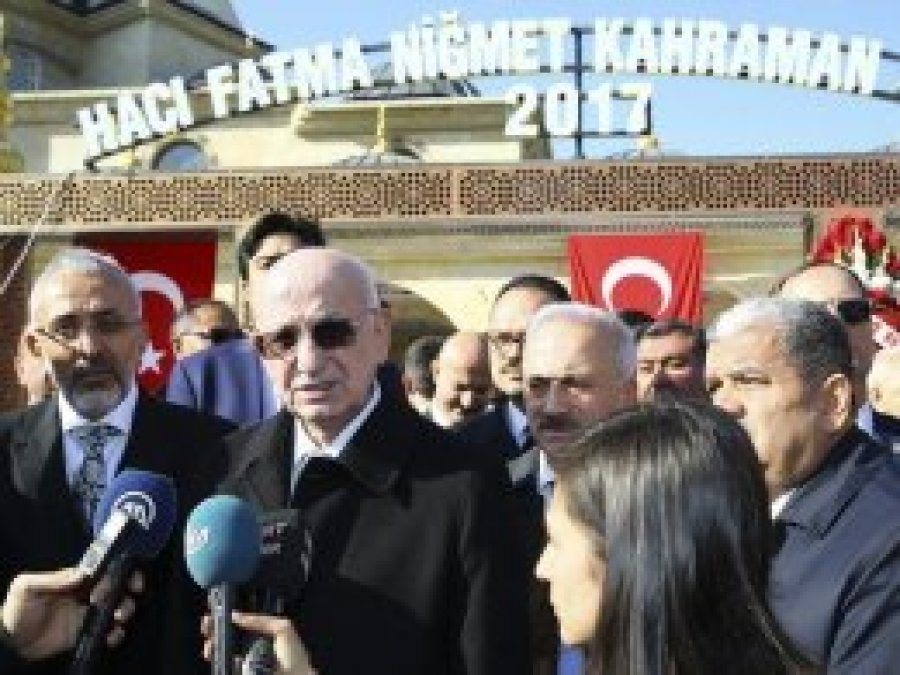 Kahraman cami açılışına katıldı