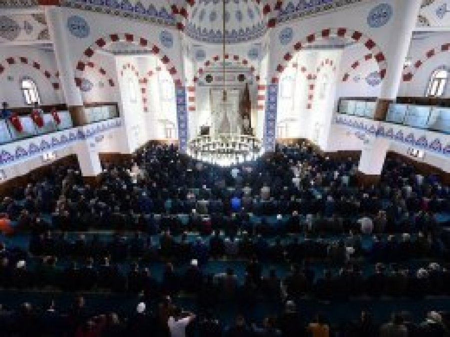 Tahrip edilen cami yeniden ibadete açıldı