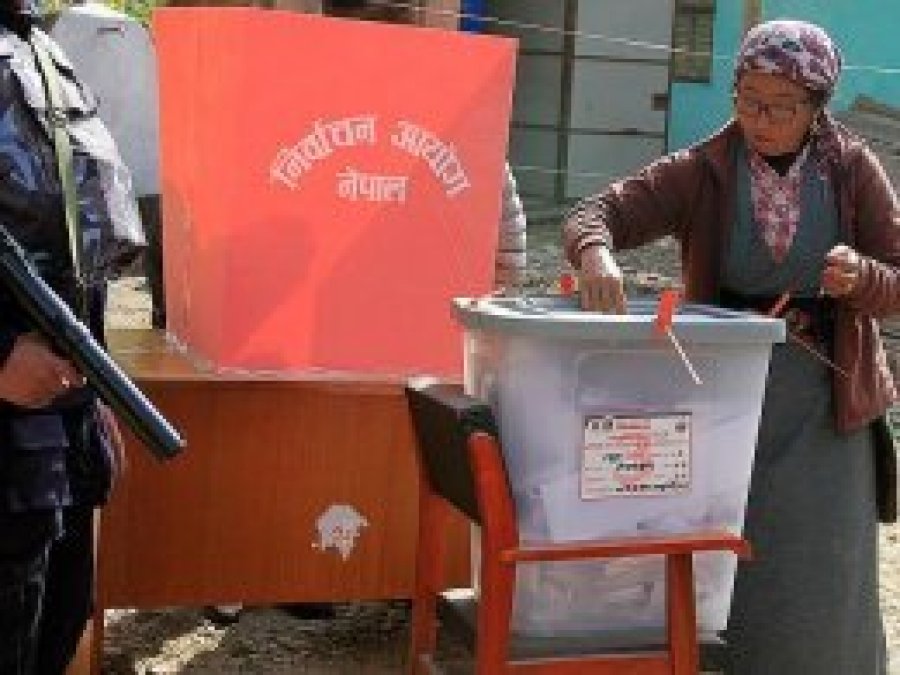 Nepal'de 11 yıl aradan ilk genel seçim yapıldı