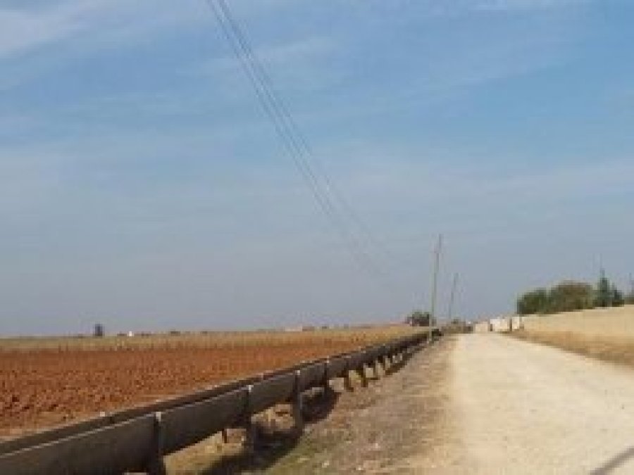 30 yıllık sarkan elektrik telleri tehlike saçıyor