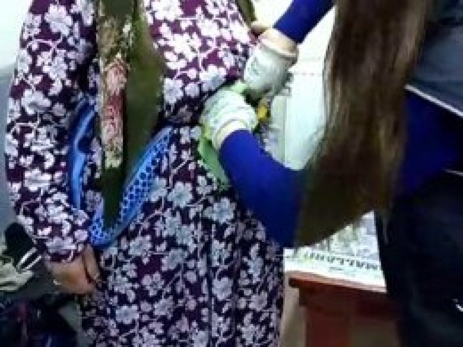 Yaşlı kadının beline sarılı 3 kilo eroin ele geçirildi