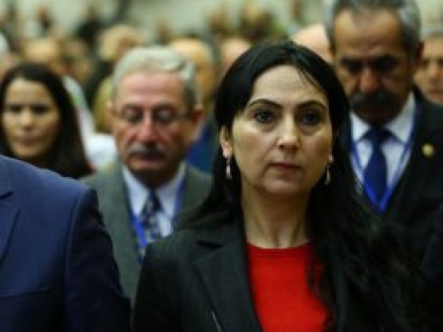 AK Partili vekiller, yanlışlıkla Yüksekdağ'ın duruşmasına girdi