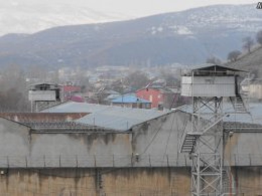 Ağrı cezaevinde 18 kişi zehirlendi