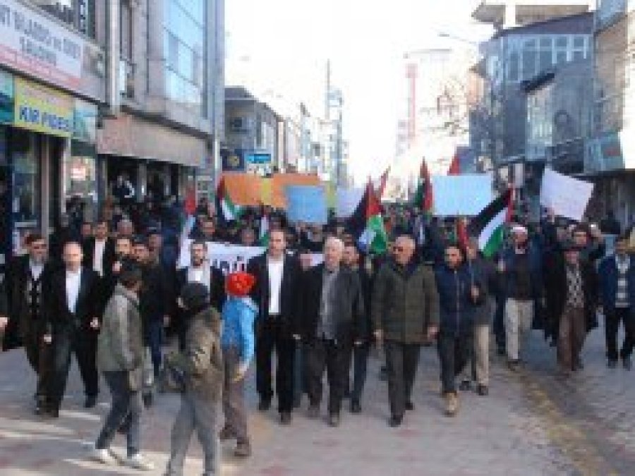 Doğubayazıtlılar ABD'nin Kudüs kararına karşı yürüdü