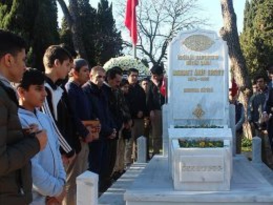 Mehmet Akif Ersoy kabri başında anıldı