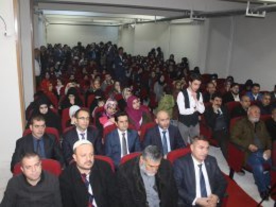 İmam Hatip öğrencilerinden Mevlid-i Nebi etkinliği