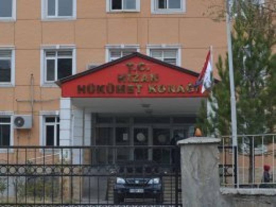Hizan'da 19 muhtar görevden alındı