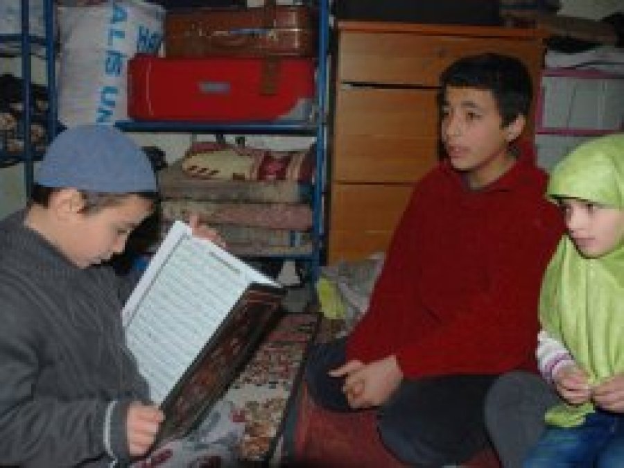 Zorluklara rağmen hafızlık eğitimi alıyorlar