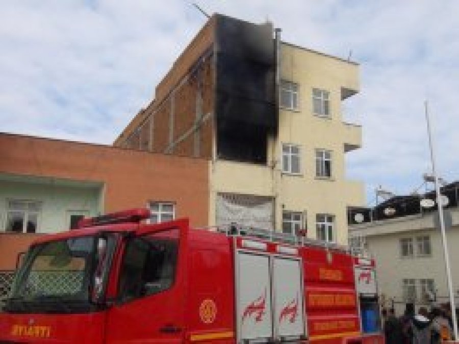 Aynı ailenin başka bir evi esrarengiz şekilde yine yandı