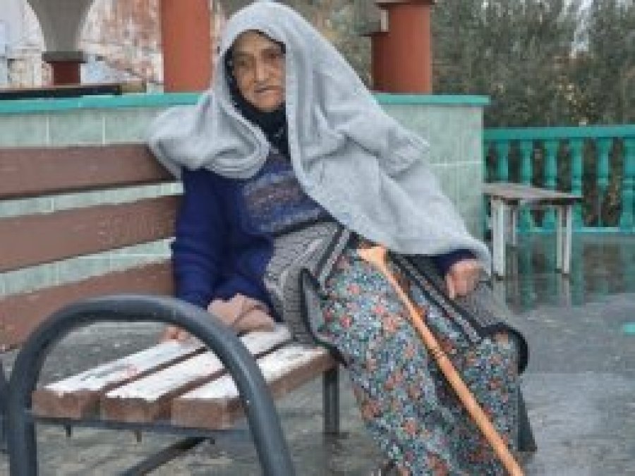 82 yaşındaki kadına cami nöbeti cezası