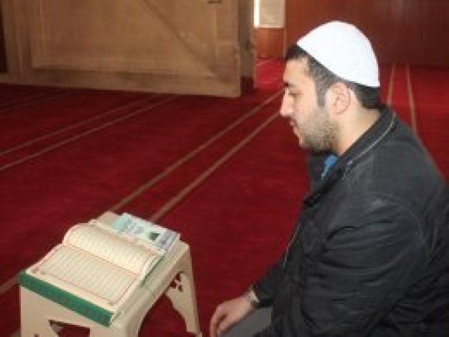 Camide çalıştı, umre ödülünü kazandı