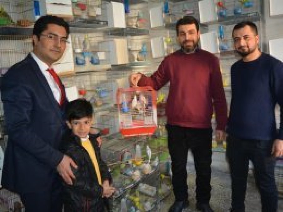 "Sureni ezberle muhabbet kuşunu al"