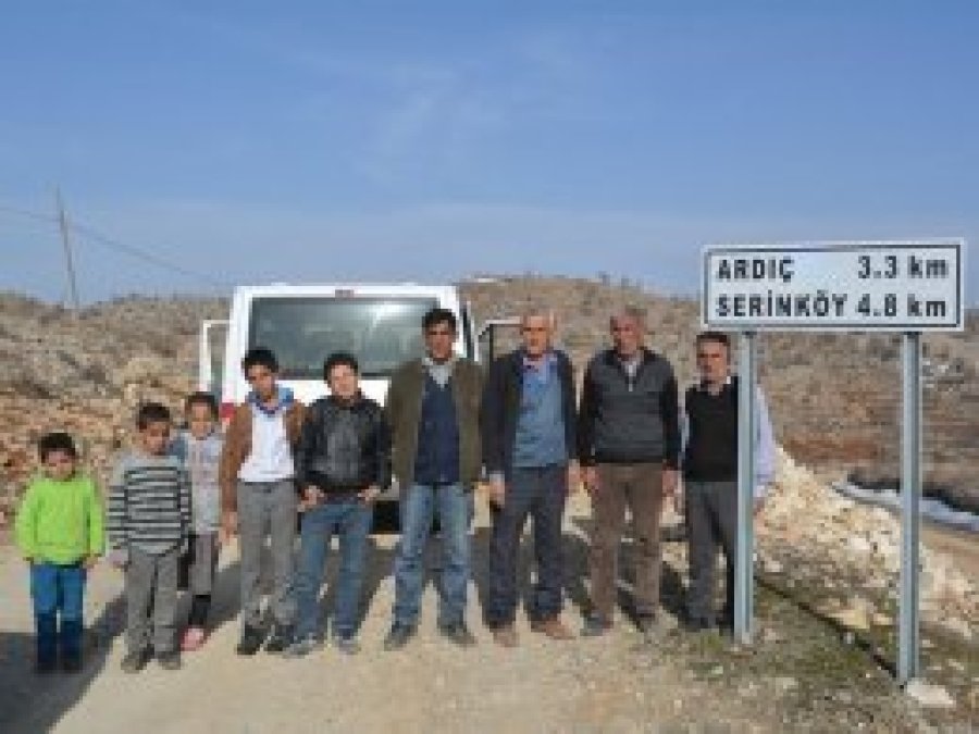 Çamurlu yollardan kurtulmak istiyorlar