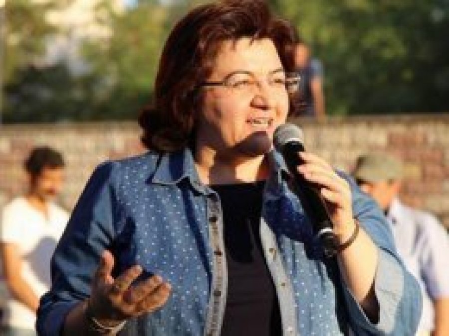 Emine Ayna gözaltına alındı