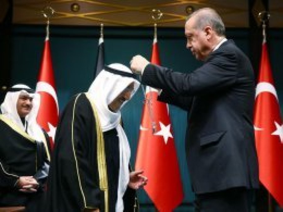 Emir El Sabah'a devlet nişanı verildi