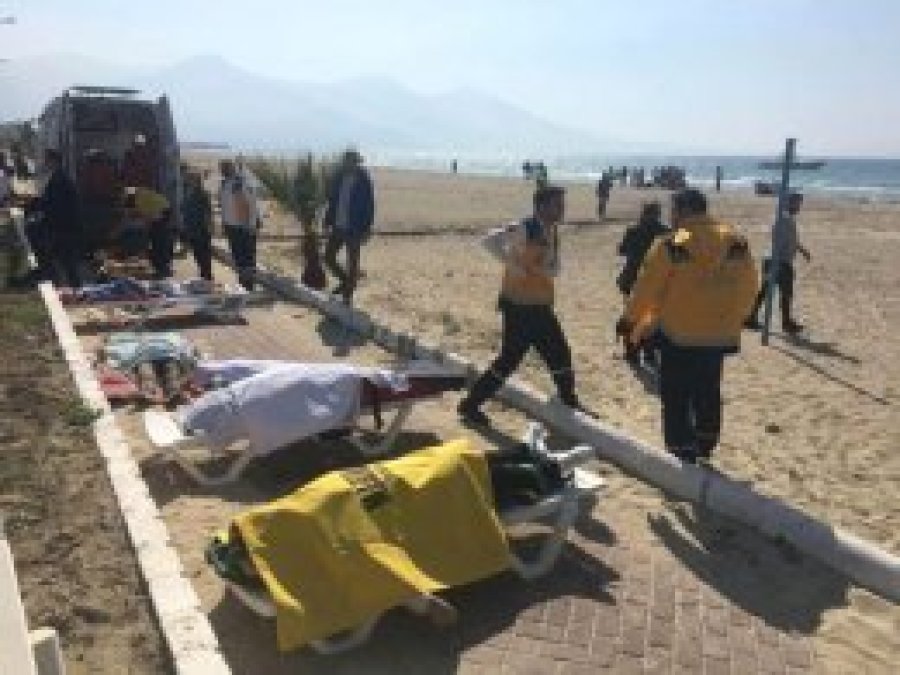 Kuşadası'nda mülteci botu battı: 12 Ölü