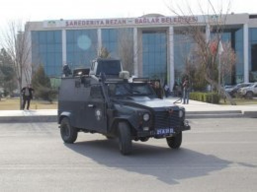 Diyarbakır Bağlar Belediyesine baskın