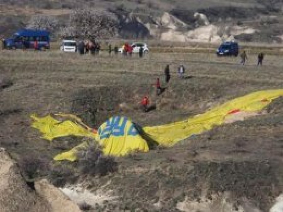 Kapadokya'da sıcak hava balonu düştü