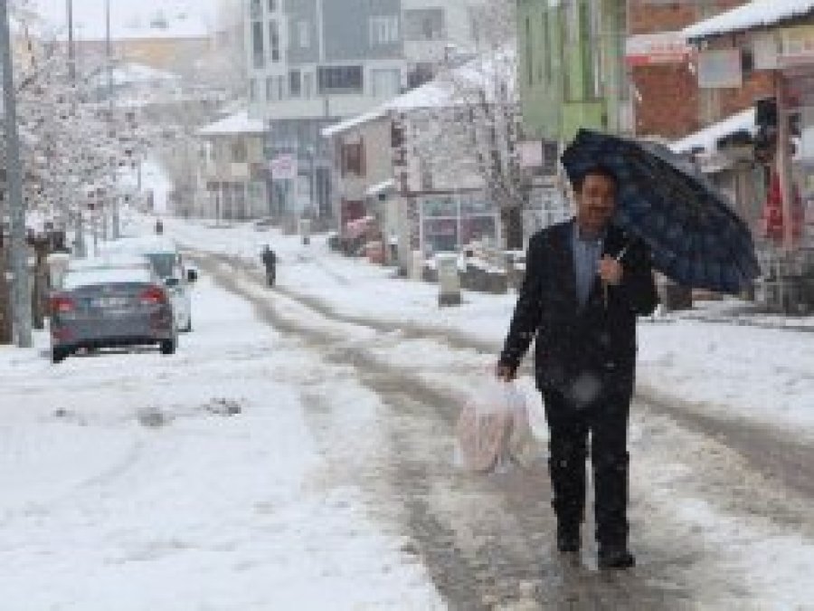 Karlıova'da yoğun kar yağışı