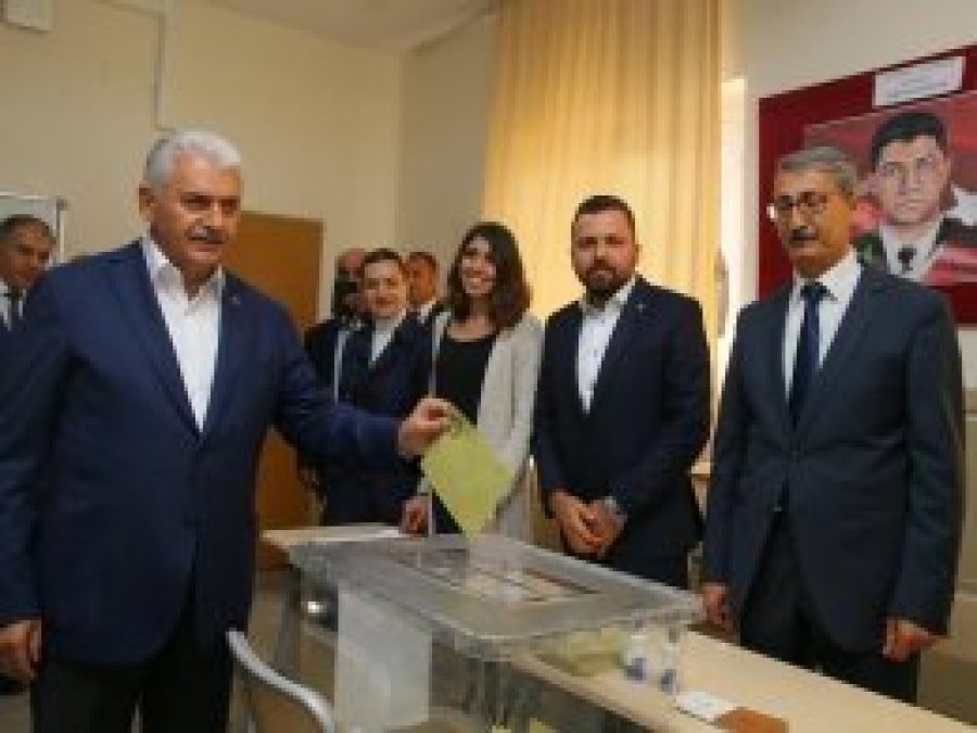 'Milletimizin verdiği karar en güzel karardır'