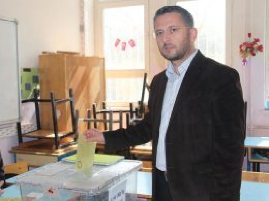 HÜDA PAR Van İl Başkanı Sayğın oyunu kullandı