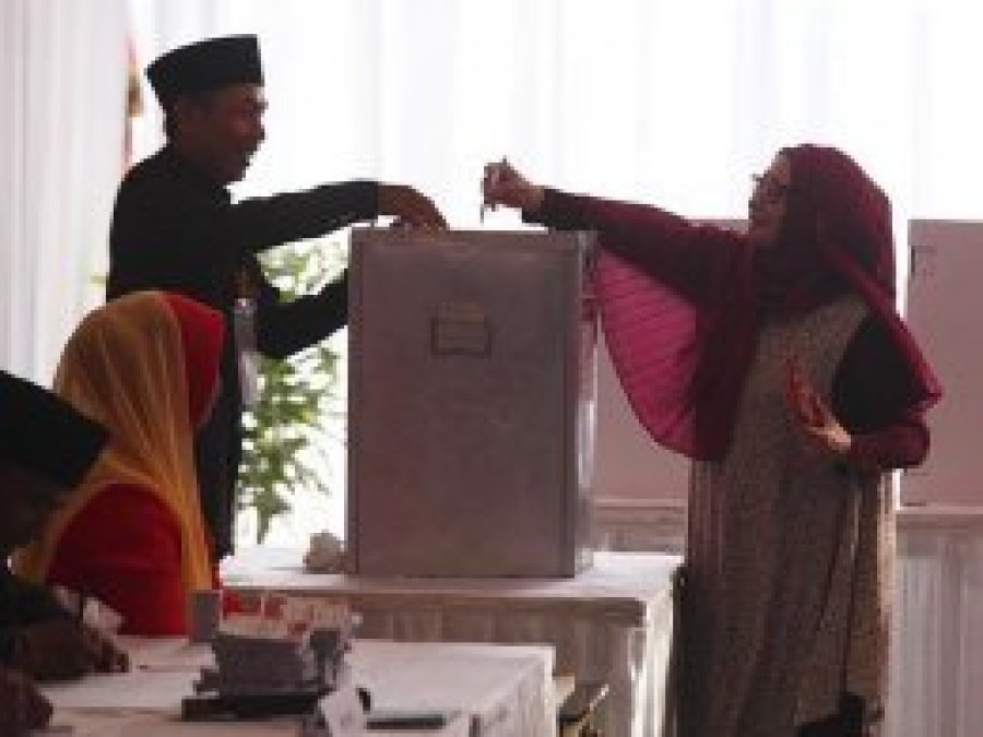 Endonezya'da Müslüman aday Cakarta seçimini kazandı