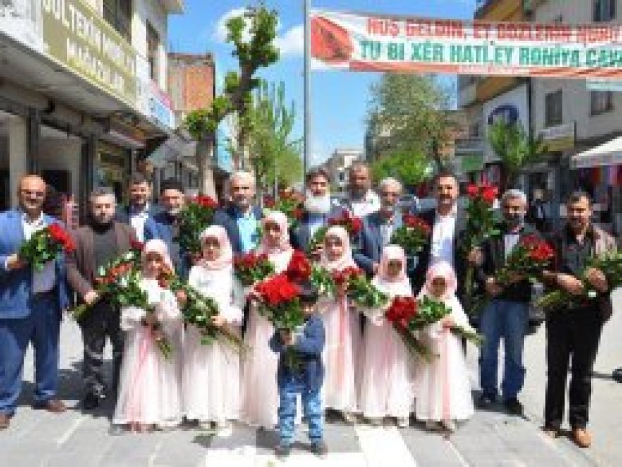 Kutlu Doğum etkinliğine güllerle davet ettiler