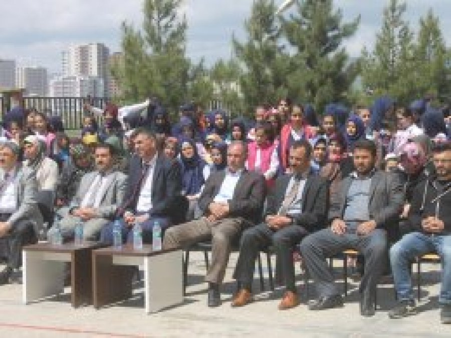 Ortaokul öğrencilerinden Kutlu Doğum etkinliği
