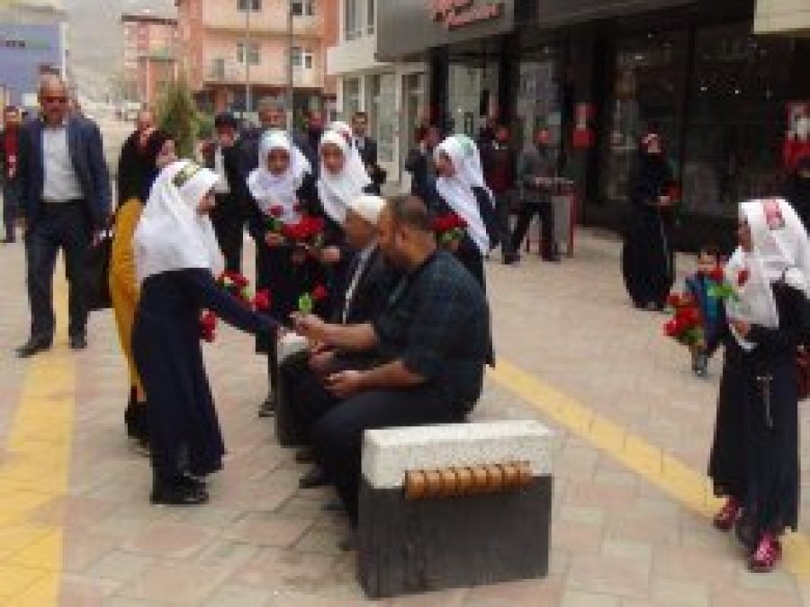 Doğubayazıt güllerle Kutlu Doğum'a davet etti