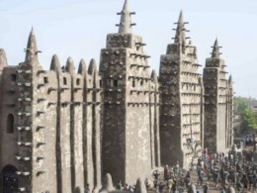 Mali Ulu Camii çamurla onarıldı