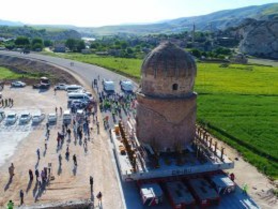 650 yıllık Zeynel Bey Türbesi'nin taşınması tamamlandı