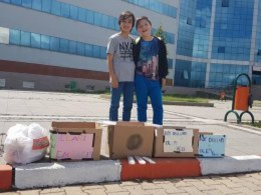 Köy okulları için kalem ve silgi topladılar