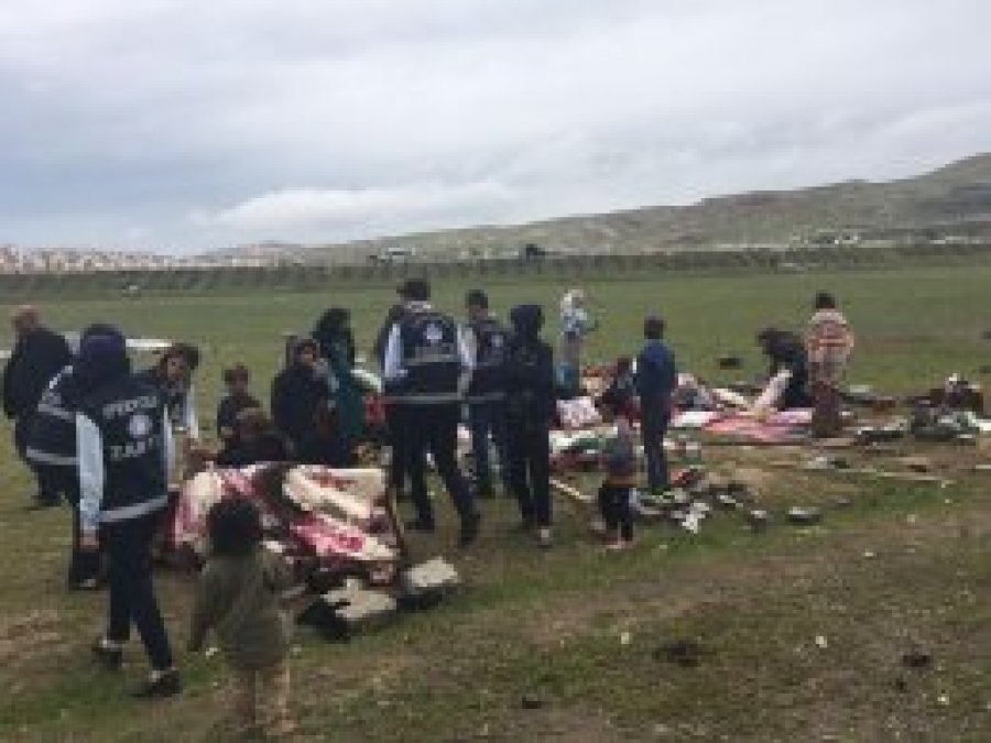 Van'da çadırda yaşayanlara müdahale