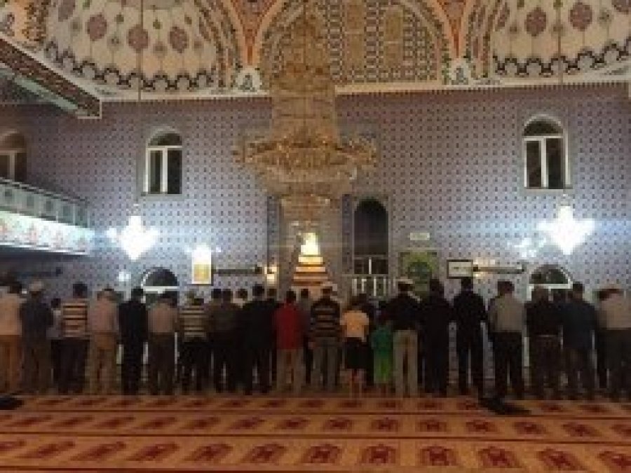 Gençlik sabah namazında buluşuyor