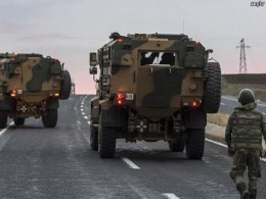 Çukurca'da askeri araca roketli saldırı