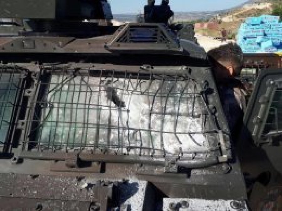 Diyarbakır’da polis aracına roketatarlı saldırı